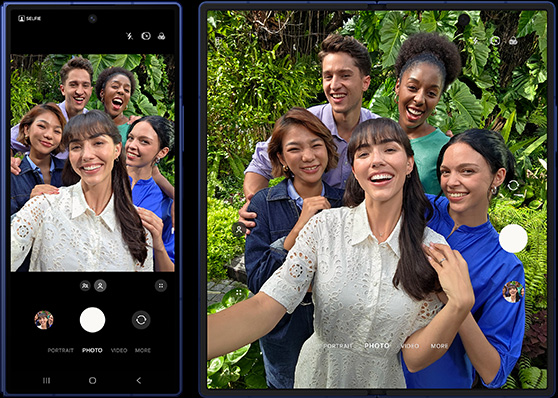 Galaxy Z Fold7 group selfie